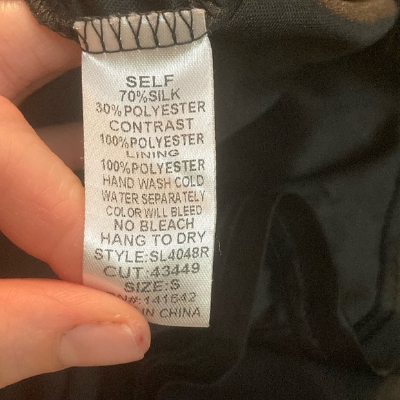 She & Sky Elegant Black Lace Sleeve Dress - Picture 9 of 9